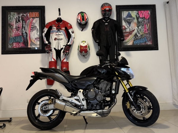 Hornet + kit (ação de 10.000 numeros)